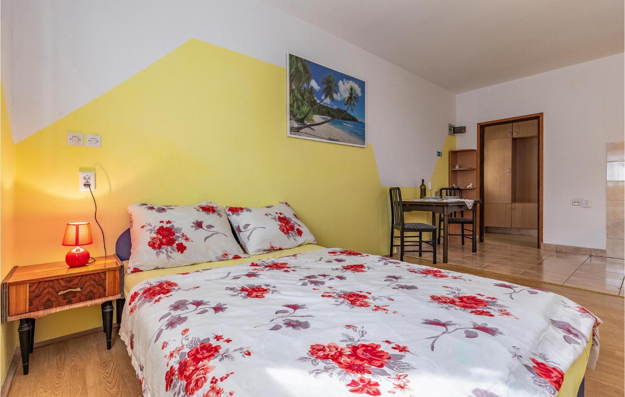 Nice Apartment In Pula With Kitchen Exterior foto