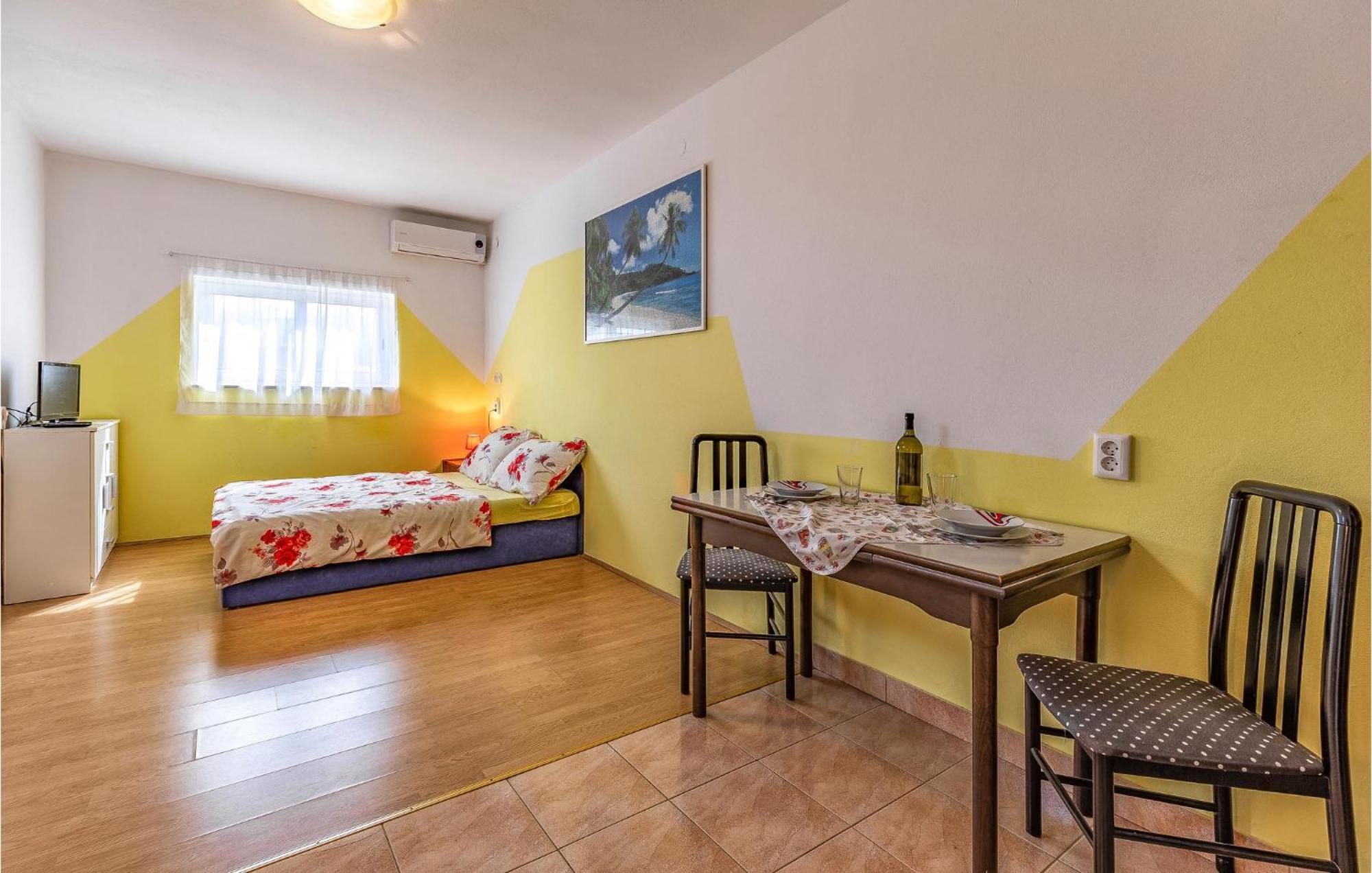 Nice Apartment In Pula With Kitchen Exterior foto
